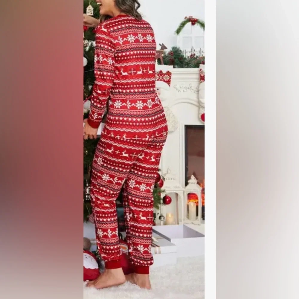 NWT Ekouaer Red Holiday Pajama Set